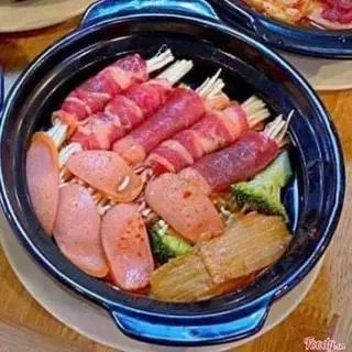 Hình ảnh MỲ CAY BÒ MỸ - XÚC XÍCH