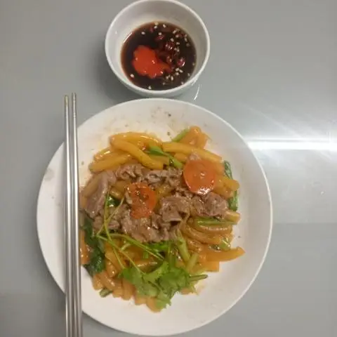 Hình ảnh Nui xào bò