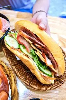 Hình ảnh Bánh Mì Truyền Thống