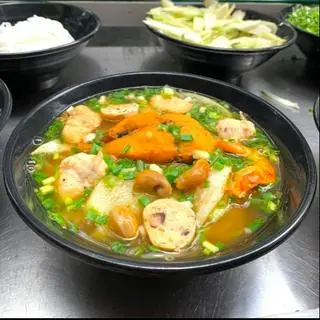 Hình ảnh Bún,Bánh đa: cá rô chiên giòn + mọc