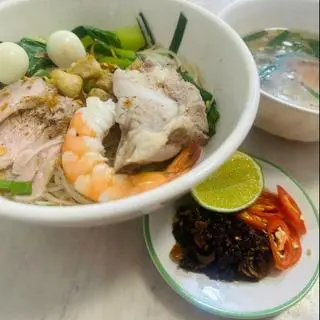 Hình ảnh Hủ tiếu sườn sụn thập cẩm