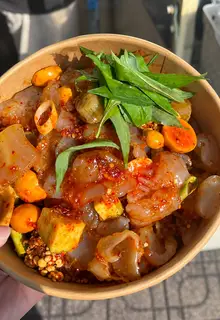 Hình ảnh Gân bò mix trứng non sốt sate