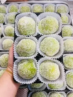 Hình ảnh 2 mochi cốm tươi