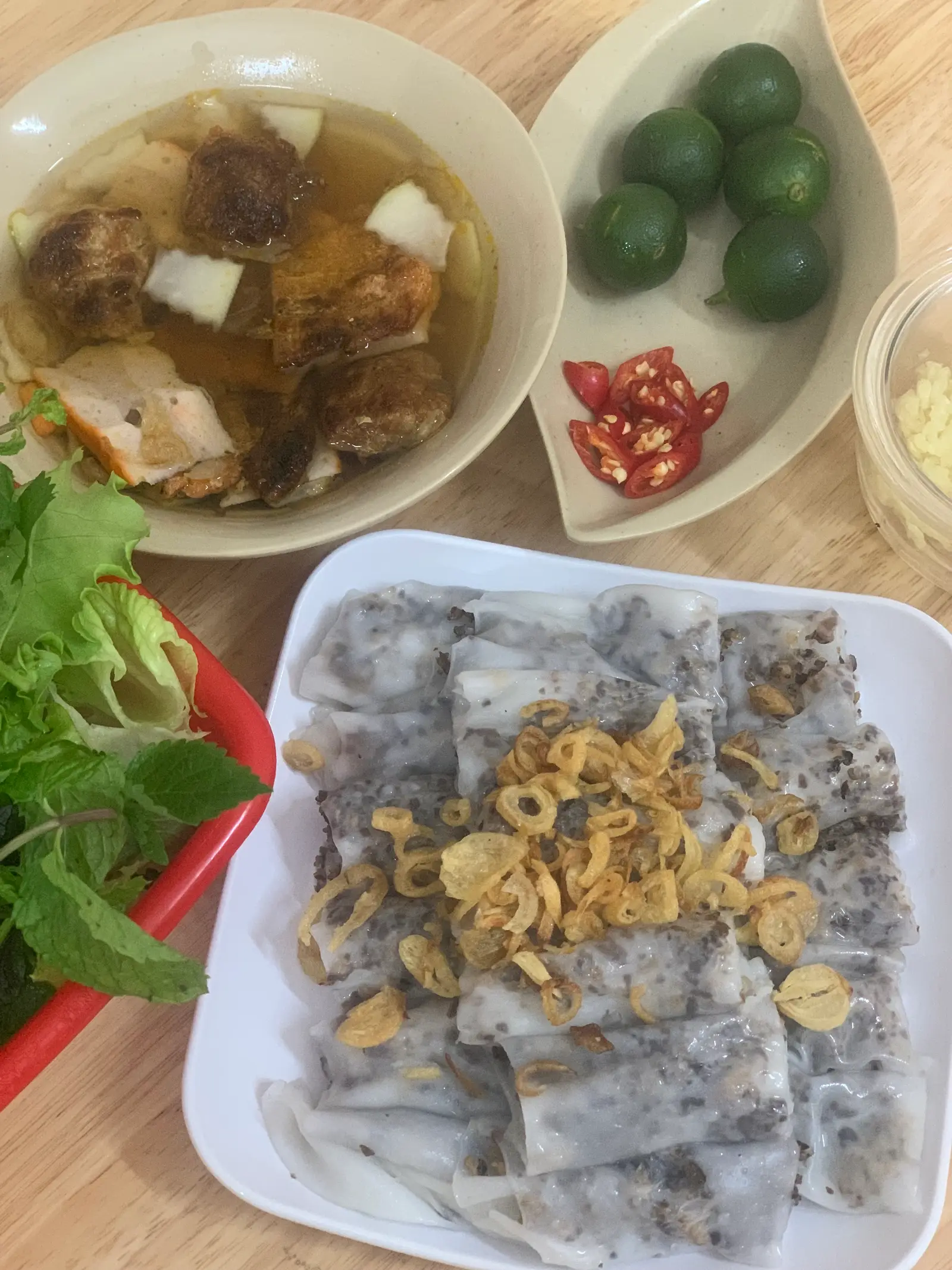 Hình ảnh Bánh cuốn chả thập cẩm (chả nướng+ chả quế )