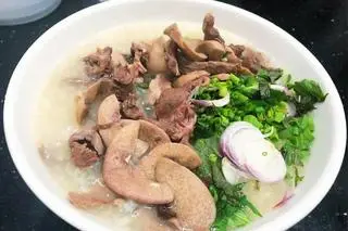 Hình ảnh cháo tim cật heo.( trẻ em)