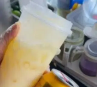 Hình ảnh Bò húc lắc sữa