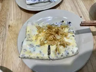 Hình ảnh Bánh cuốn trứng chín