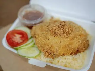 Hình ảnh Cơm Gà Xù Sốt Tự Chọn