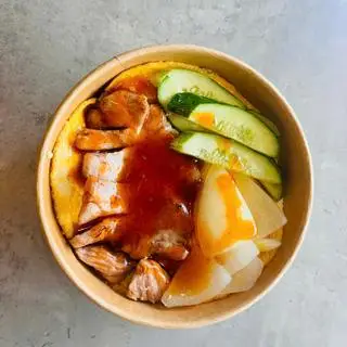 Hình ảnh Cơm bò bít tết phủ trứng
