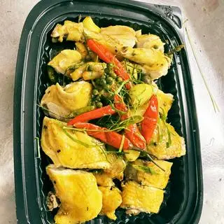 Hình ảnh 1/2 Con Gà Hấp Xông Hơi (Tặng kèm 4 bánh bao)