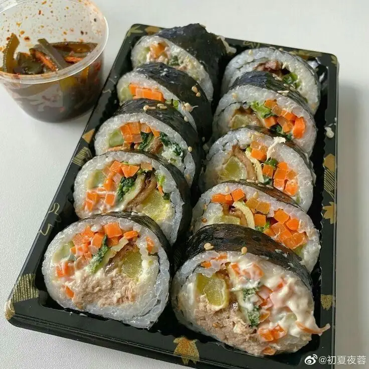 Hình ảnh Kimbap cá ngừ mayo