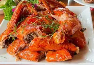 Hình ảnh 1 Con gà nướng lu kèm xôi hoàng phố 