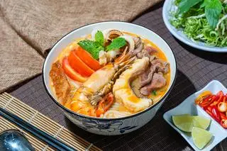 Hình ảnh Bún Thái full topping + tôm càng xanh 
