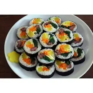 Hình ảnh Kimbap ngũ sắc