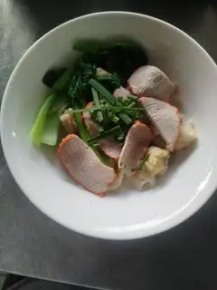Hình ảnh hoành thánh xá xíu 