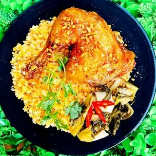 Hình ảnh Cơm chiên gà mắm tỏi - đùi vừa