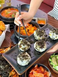 Hình ảnh Cơm nắm rong biển