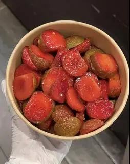 Hình ảnh Mận hậu lắc để vỏ