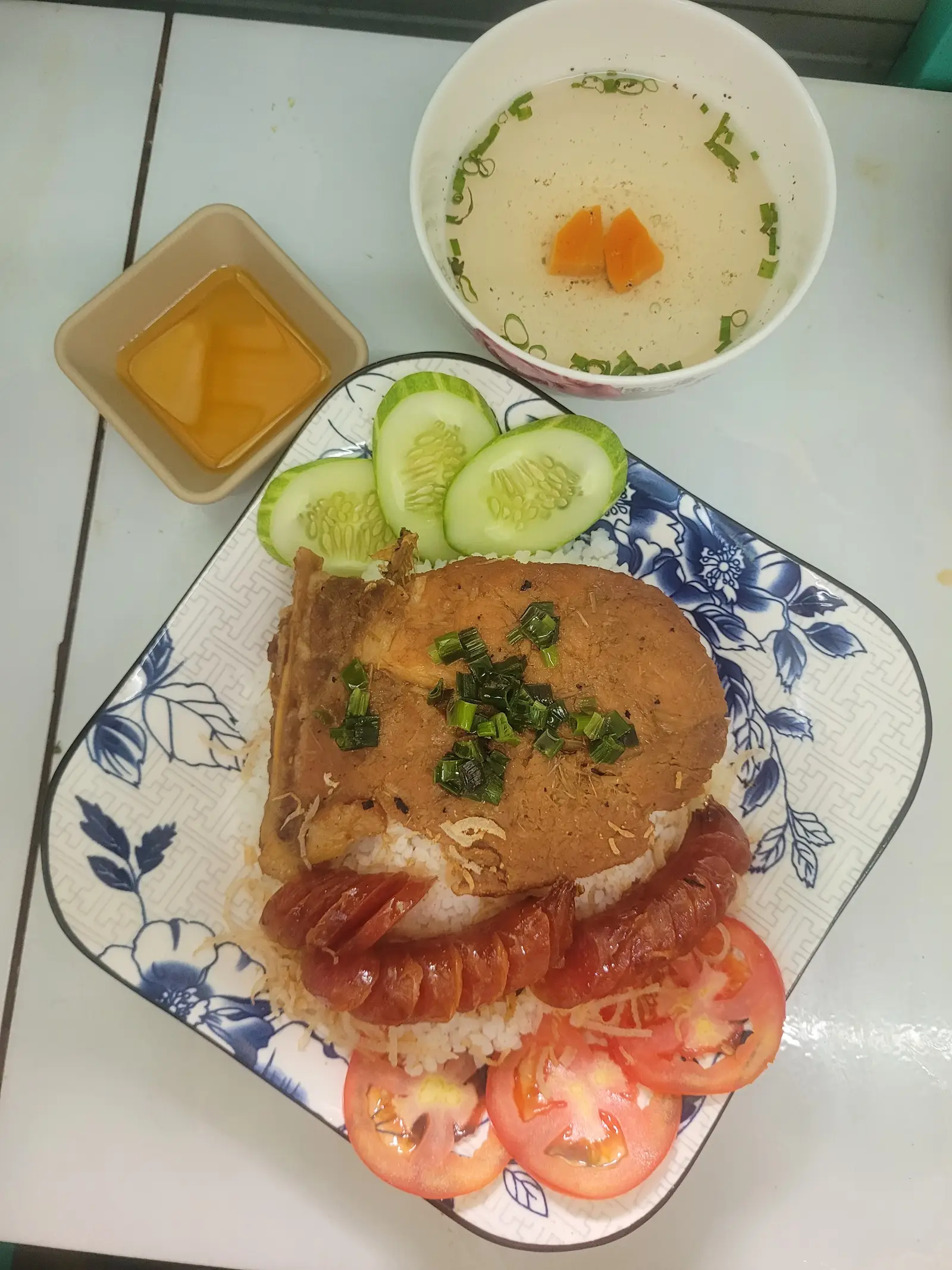 Hình ảnh CƠM SƯỜN CHẢ