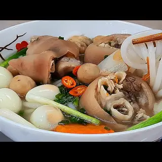 Hình ảnh bánh canh giò heo thập cẩm