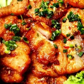 Hình ảnh Cơm Thịt Chiên Xào Xả Ớt