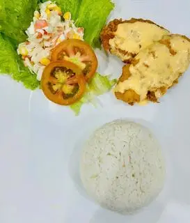 Hình ảnh Cơm gà phi lê sốt phô mai cay