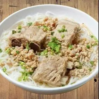 Hình ảnh Mì tươi trứng truyền thống sườn