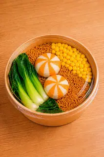 Hình ảnh Mì trộn indomie bánh bao trứng cá hồi