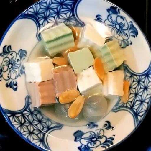 Hình ảnh Chè khúc bạch mix 2 vị: truyền thống và matcha