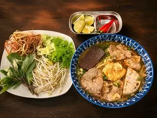 Hình ảnh Bún bò Huế - bát cơ bản