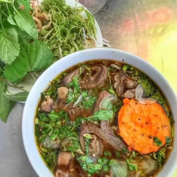 Hình ảnh Bún bò nạm - tái - chả - gân