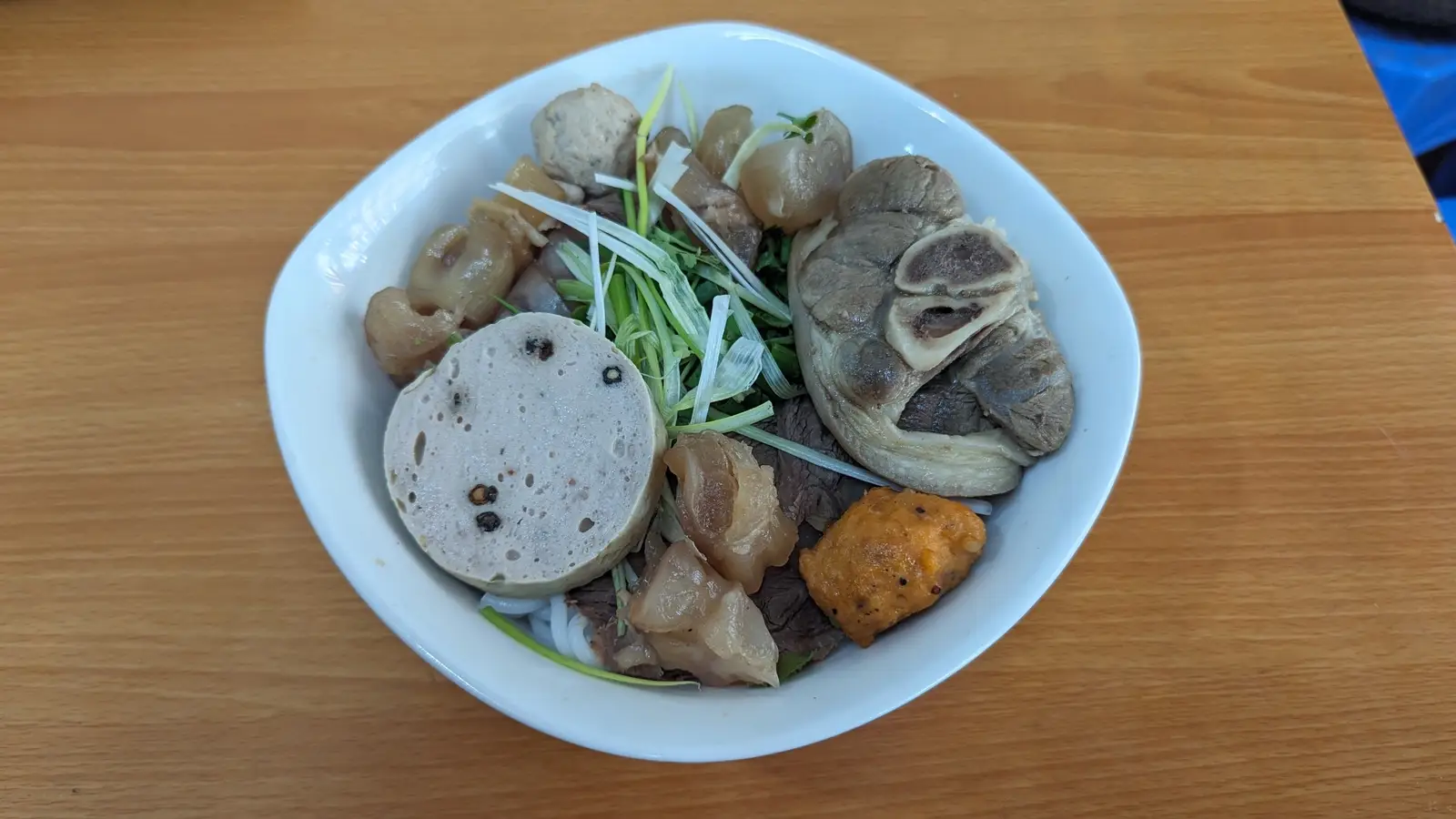 Hình ảnh Bún bò đặc biệt