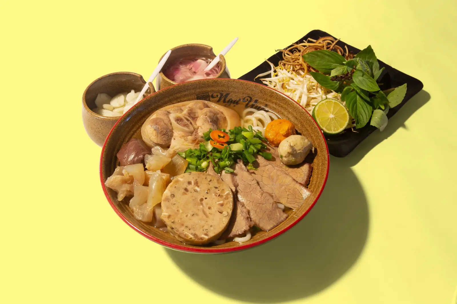 Hình ảnh Bún bò Huế đặc biệt