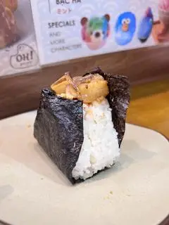 Hình ảnh buta soboro onigiri - cơm nắm thịt kho