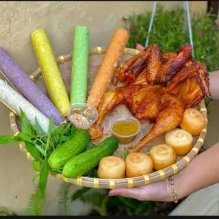 Hình ảnh gà 1/2 cơm lam bánh bao 