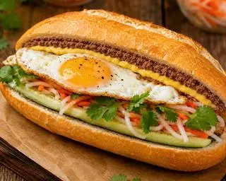 Hình ảnh Bánh mì ỐP LA