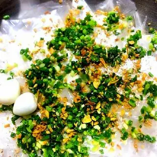 Hình ảnh Bánh tráng mỡ hành trứng cút - nhỏ