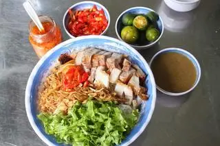 Hình ảnh Bún trộn mắm nêm thịt heo luộc