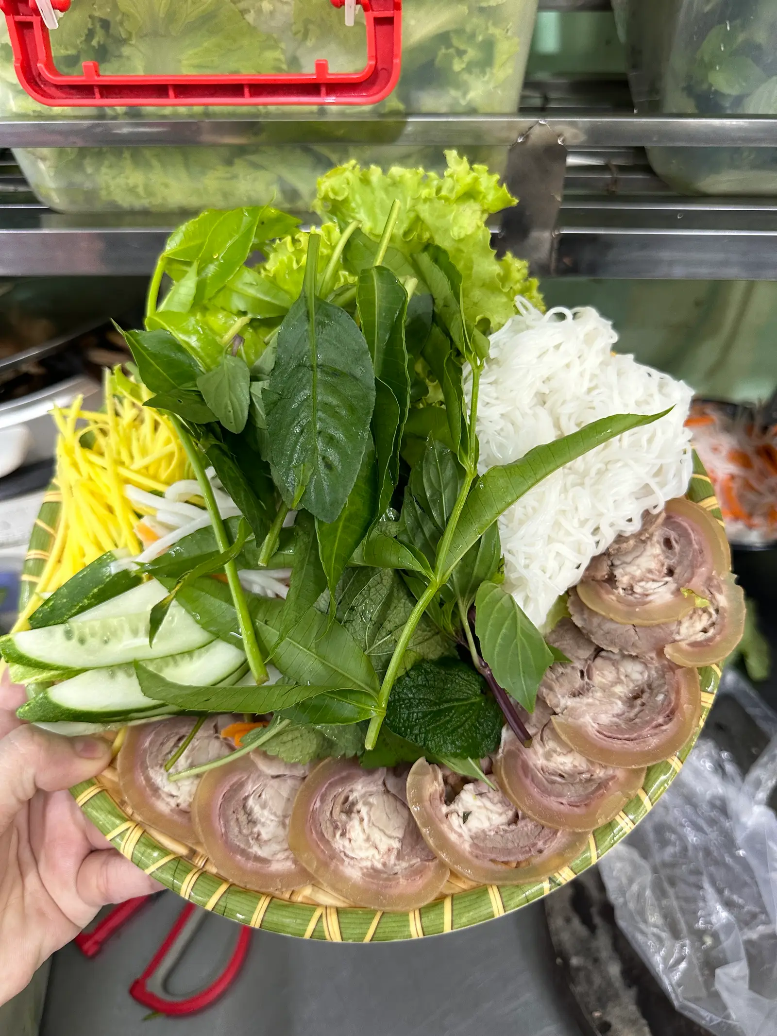 Hình ảnh Bò tơ Củ Chi cuốn rau rừng 