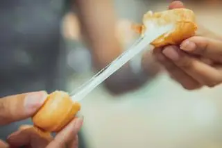 Hình ảnh Bánh gà chichiko nhân Mozzarella 50
