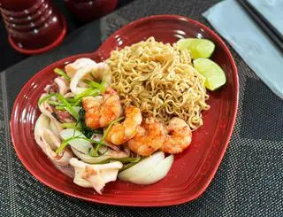 Hình ảnh mì gói xào.bò tôm mực... đặt biệt 