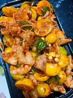 Hình ảnh Chân Gà+Trứng Non Sốt Thái ( Lớn)