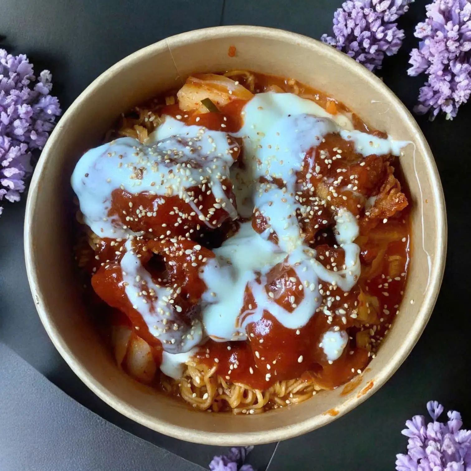 Hình ảnh mỳ xào gà cay phủ phô mai