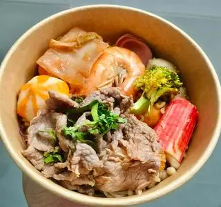 Hình ảnh Mỳ cay siêu đặc biệt - ly trà tắc