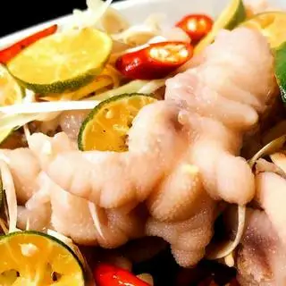 Hình ảnh Chân gà rút xương ngâm xoài  cóc