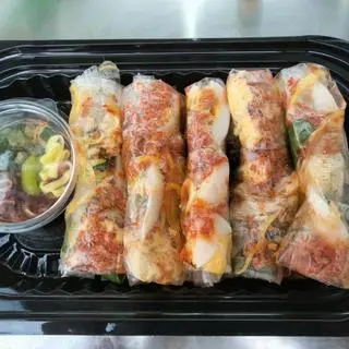 Hình ảnh Bánh tráng cuốn sốt me cay