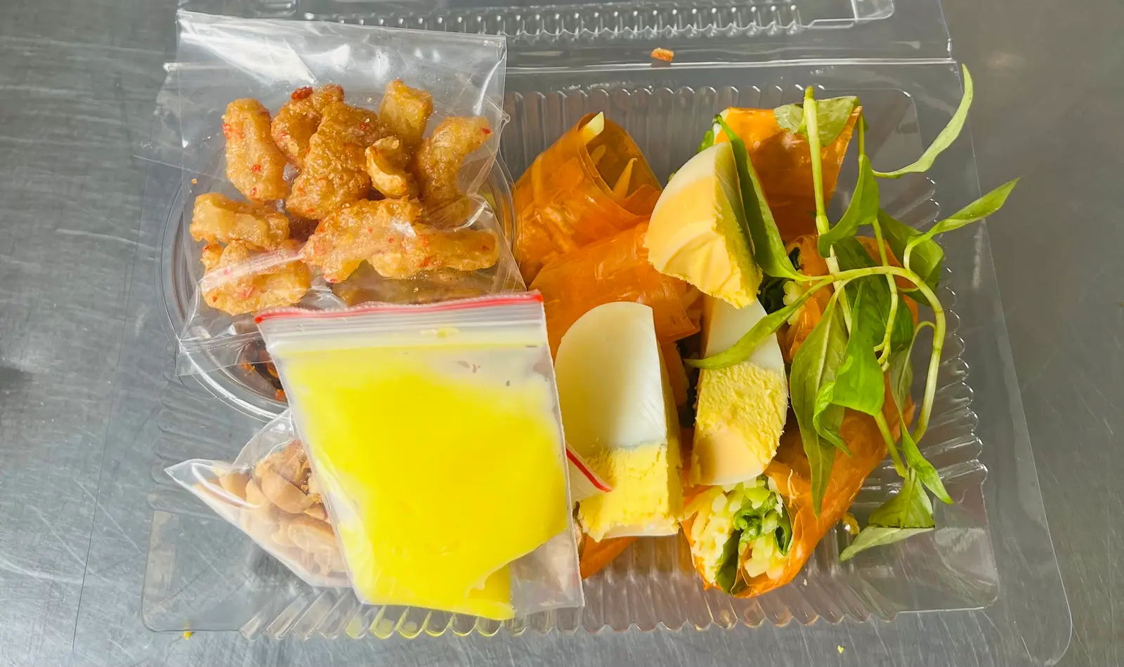 Hình ảnh Bánh tráng cuốn tóp mỡ