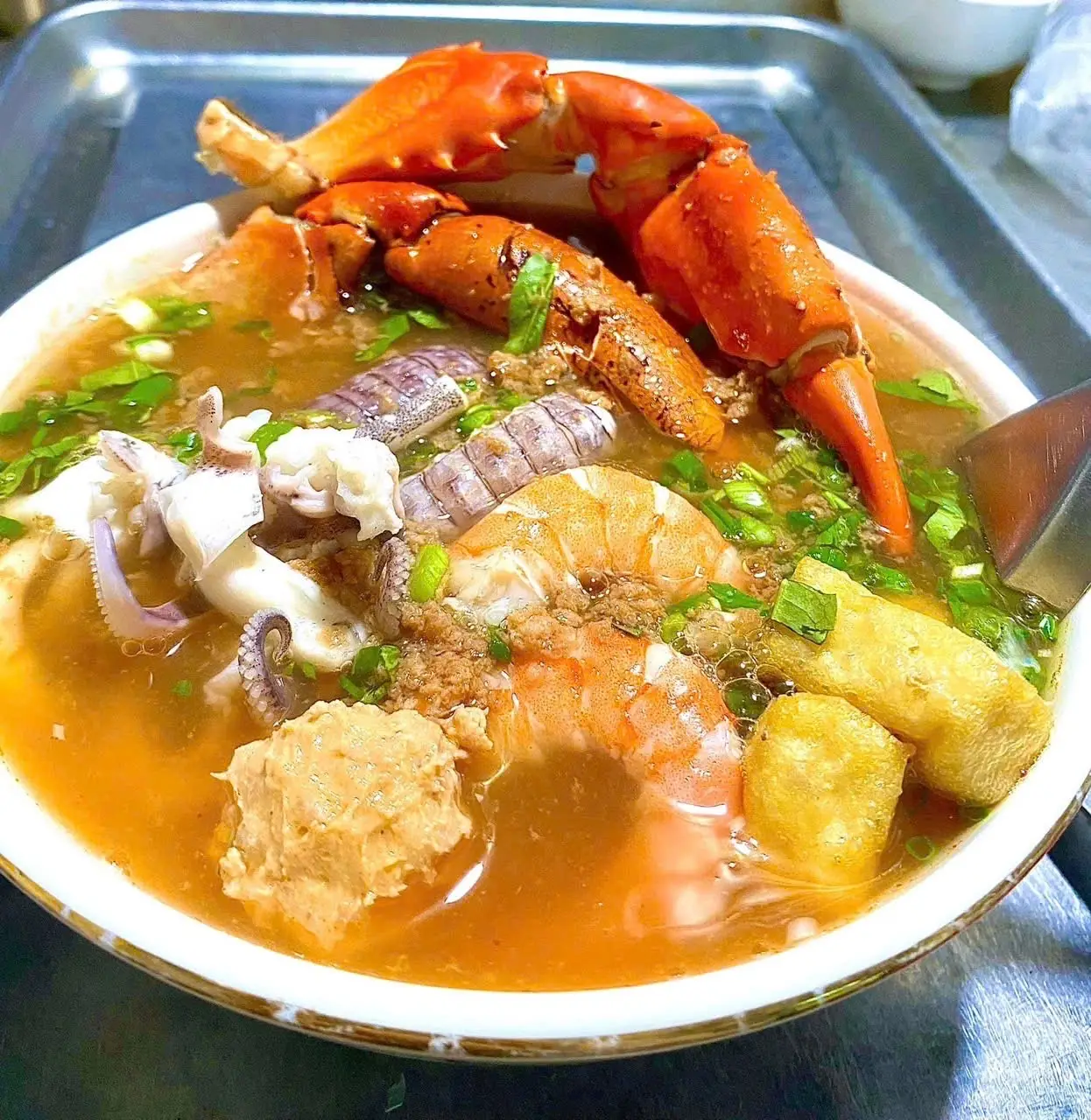 Hình ảnh Bún hải sản đặc biệt vừa( thêm thịt ghẹ gỡ)