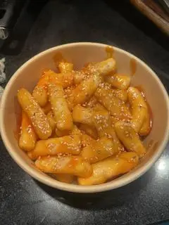 Hình ảnh Tokbokki chiên sốt chua ngọt