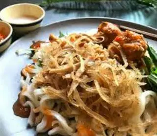 Hình ảnh Bánh Tầm Bì đặc biệt (Xíu Mại -Thịt Nướng -Chả Giò)